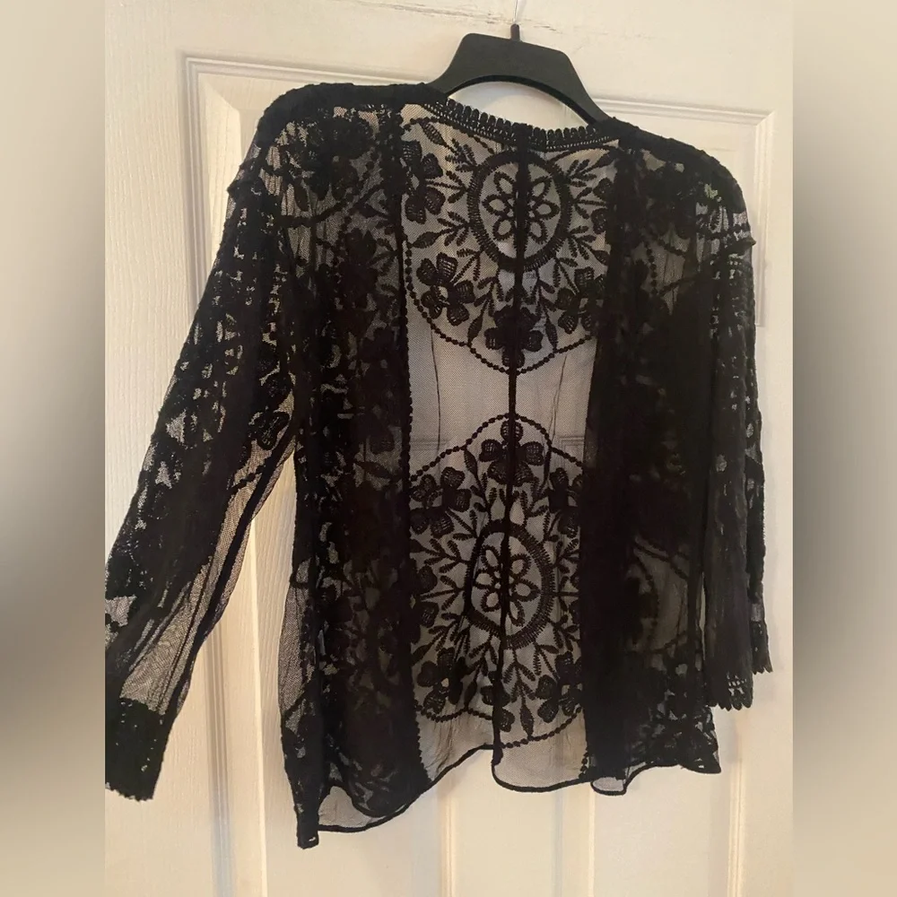 Lace jacket/top. NWT. Size small. - Picture 2 of 4